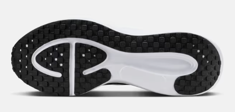 NIKE Revolution 8