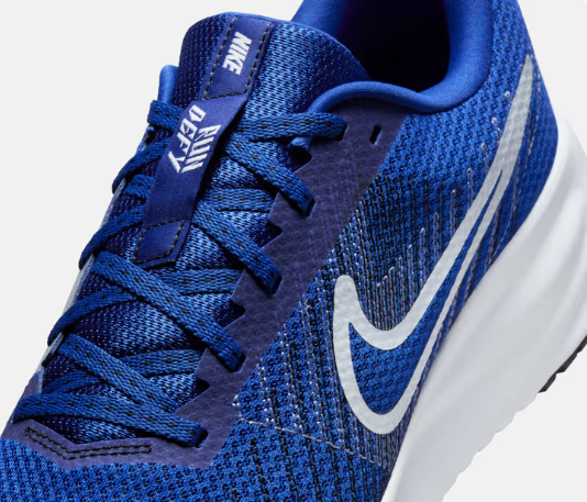 NIKE  Run Defy