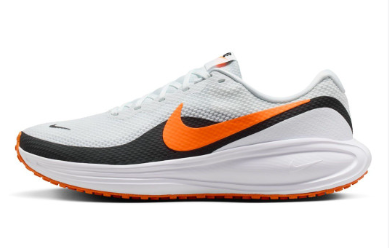 NIKE Revolution 8