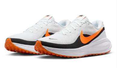 NIKE Revolution 8
