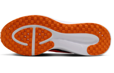 NIKE Revolution 8