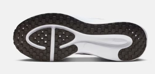 NIKE Revolution 8