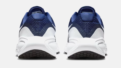 NIKE Revolution 8