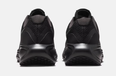 NIKE Revolution 8