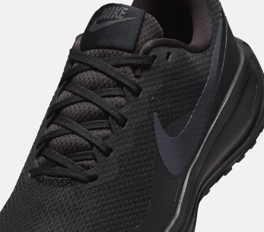 NIKE Revolution 8