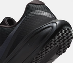NIKE Revolution 8